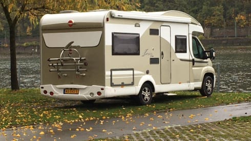 Neat, complete and comfortable family camper