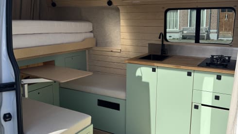 WoodenCabin on Wheels – 3p Renault campervan uit 2025 