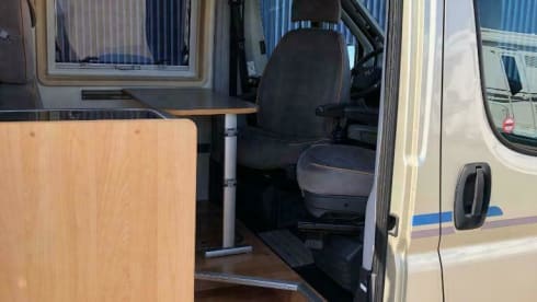 Lets go, life is too short – 2p Adria Mobil 600 Bus camper from 2008