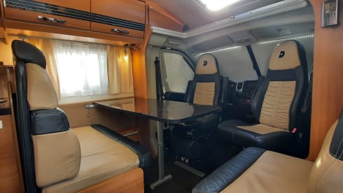 Black Magic – 4p Dethleffs semi-integrated from 2013