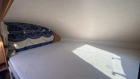 Cel4night – 7-seater overcab motorhome