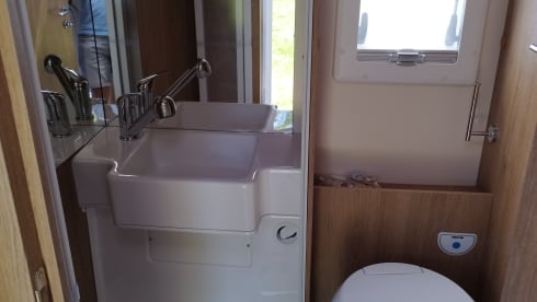 New and Luxurious 2023 Reg, Roller Team Autoroller 707 automatic Motorhome 