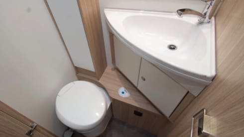 Sunlight T65 – Hele mooie ruime 4 persoons Sunlight camper uit 2022, veel bergruimte.