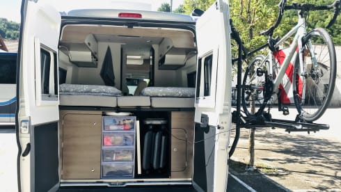 Luna de Plata – Fully equipped, state-of-the-art box van