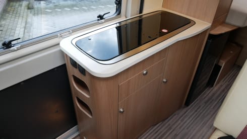 Sun Living Flexo 6.40 , 2 sleeping 4 seats, length beds, air conditioning!!