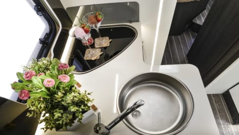 L2R – Comfort 2-4 berth, free WiFi & insurance 