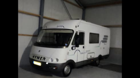 B544 – 6-seater Hymer integrated from 1999