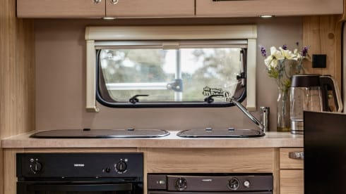 Fun Bus – 2 berth Peugeot semi 2017