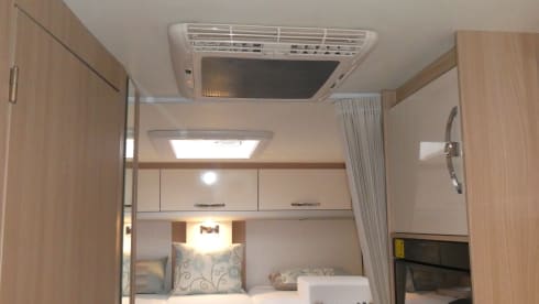 Chili – Burstner Ixeo 30J. Edition with hydr. Lifting supports, body climate and much more