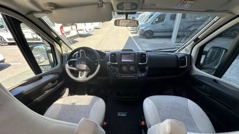 Vannie – From 2022!! - Very neat 2 to 3 person camper - Carado V337  