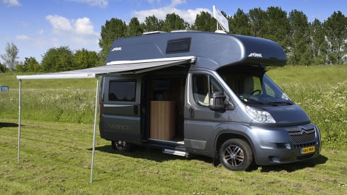 Vario Smurf – 4 fixed beds hotel on wheels