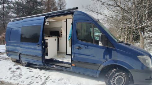 The Beast  – Beautiful, luxurious converted Sprinter L4 H2