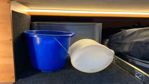 Vario Smurf – 4 fixed beds hotel on wheels