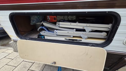 The Sassenach – Peugeot J5 Maess semi-integrated uit 1993