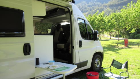 Benni – Bus camper built in 2021 for rent in Kontich.