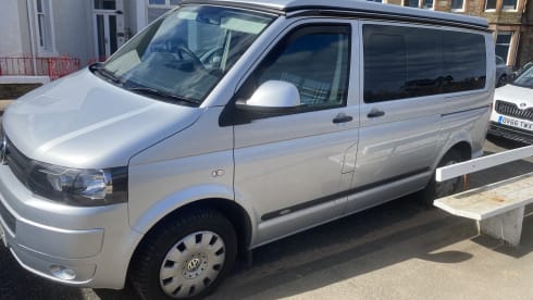 Hamish’s Hame – 2 berth Volkswagen campervan from 2010