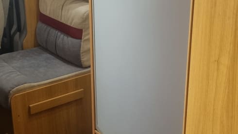 Zilveren parel. – Burstner with 2 x length bed and large dinette.