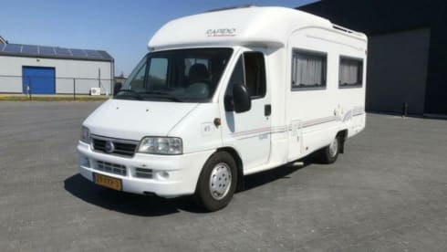 Alleen te huur voor reizen in Benelux en Duitsland – Wonderfully complete and comfortable camper for two people