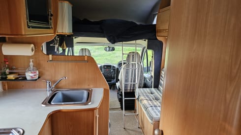 Ellie – Comfortable 4-Berth Motorhome with Large Garage for Hire