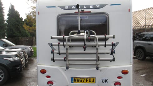 Pistol – Bailey Approach Advance 665 2.2 130 BHP 6 BERTH End lounge Air con euro 6 