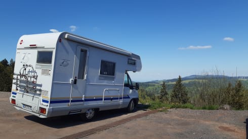 A self-contained coachbuilt for traveling freely! Pura Vida!