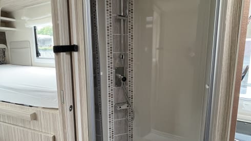 Oscar – Camping-Car Intégral 5 Places Boîte Auto Airco Bruxelles