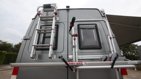 Neat 2p. Mercedes Sprinter with XL fixed bed and strong 120 HP 5-cylinder
