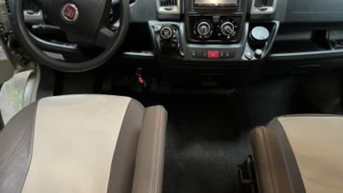 4p Bürstner 160 hp semi-integrated (2013)