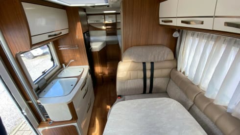 Beemster 7 – Hymer, 2 person camper, automatic with many options