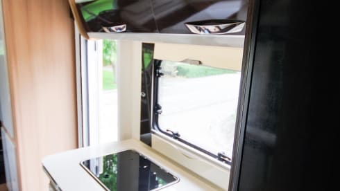 Kampeerwagen met 6 ruime slaapplaatsen