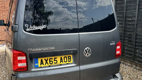Claude – 4 berth Volkswagen campervan from 2015