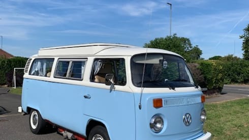 Bertie – Hire Bertie, our 1973 Volkswagen T2 Baywindow Campervan!