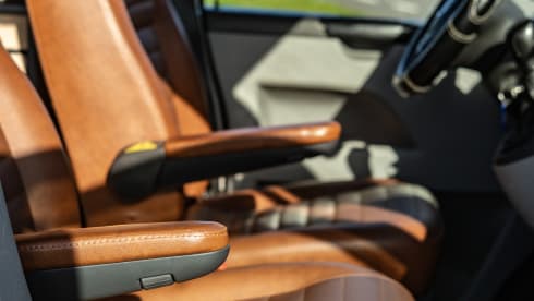 Charlie – Gezellige 4 persoons buscamper Volkswagen T5