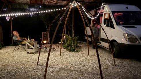 StoryBus  – Mercedes-Benz Wohnmobil für 2 Personen aus dem Jahr 2009