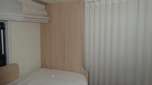 Chili – Burstner Ixeo 30J. Edition with hydr. Lifting supports, body climate and much more