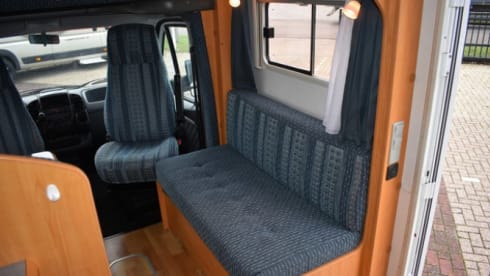 Campie – Complete LMC Liberty with 4 seats and 6 sleeping places