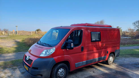 TheRedBoxCamper – 2p Peugeot campervan uit 2012