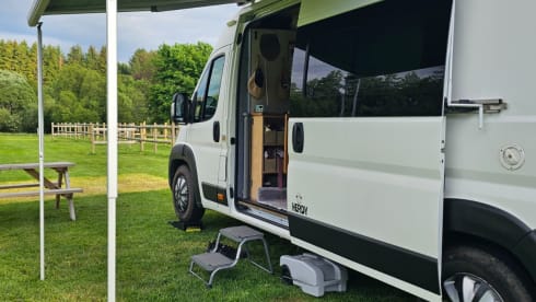 Herdy 🐑 – ✨ Camper di lusso per soli adulti | Pronto per vivere fuori dalla rete elettrica | Ammessi cani ✨