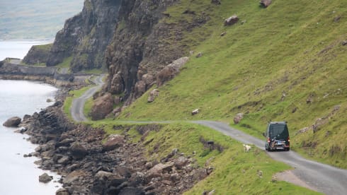 Highlander – Fast, cool and cozy camper bus!