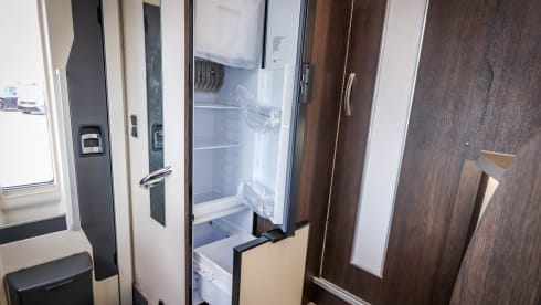 Tessoro 468 – 4p Benimar semi-integrated from 2025
