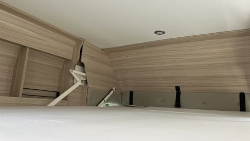 Dreamer Camp 5 – Spacious campervan for 4 to 5 people (sitting & sleeping)  