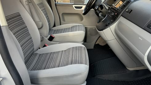 4p Volkswagen campervan uit 2012