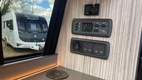 Poppy – Explore in Style - VW Camper for Unforgettable Holidays!