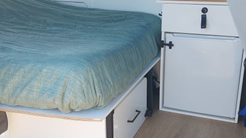 2p Volkswagen bus uit 2015