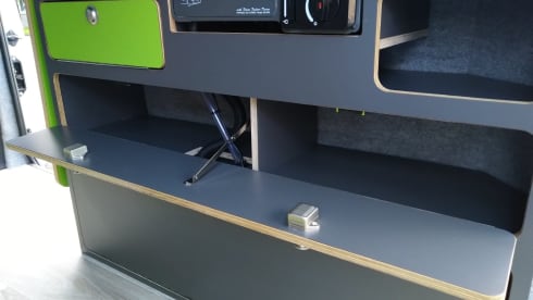 Ecamper – E-motorhome Nissan ENV200 Electric compact bus camper for 2 persons