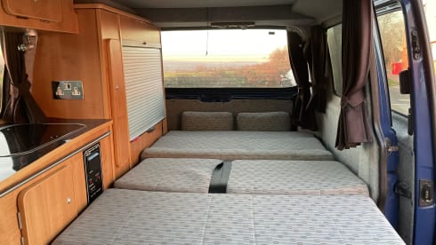 Carousel – 4 berth Volkswagen bus from 2006