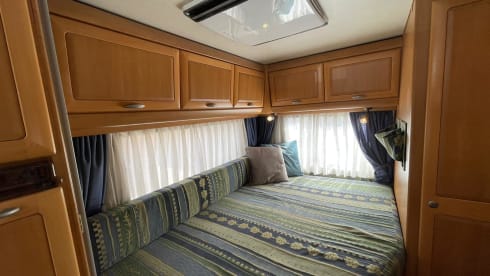 Camper verhuur Deurne – Complete hymer camper with inventory for rent 4p air conditioning