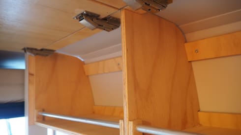 De Craftallic – 3-person camper van with lift bed