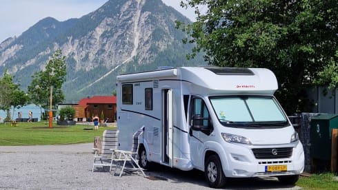 Roxi – Dethleffs Semi-integrated 4p from 2021 (Very nice and complete)