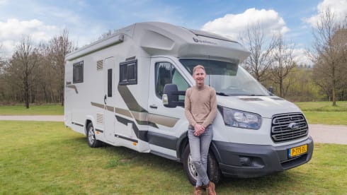 Summer Boy – 4p Benimar camper with large king size bed